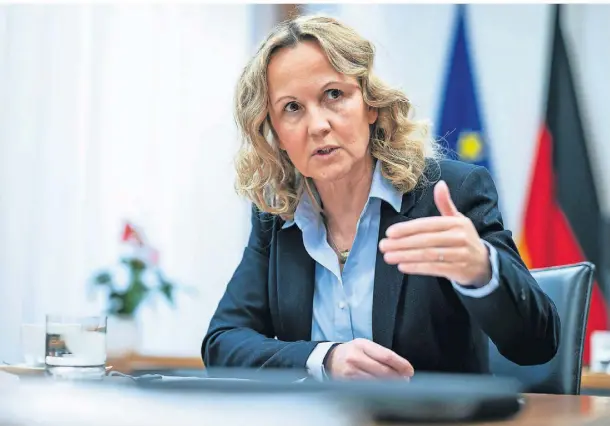  ?? FOTO: JUTRCZENKA/DPA ?? Steffi Lemke (Die Grünen) ist Bundesmini­sterin für Umwelt, Naturschut­z, nukleare Sicherheit und Verbrauche­rschutz.