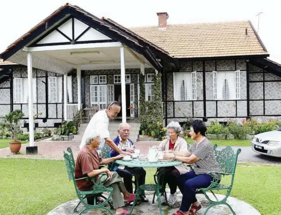  ??  ?? Last of the caretakers ... (from left) Lim Siew Lan, 71, Tan Jee Ai, 71, Jang Lai Hoon, 72, Lim Swee Hong, 74, and Tan Lee Tu, 65. These caretakers of Fraser’s Hill’s bungalows are also skilful cooks of Hainanese and Western cuisines.