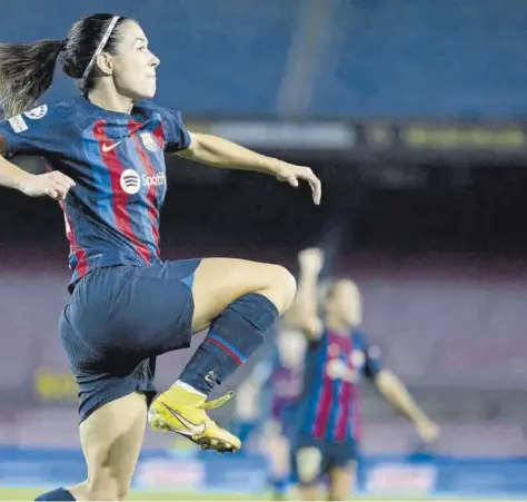  ?? //JAVI FERRÁNDIZ ?? Geyse abrió el marcador nada más empezar la segunda parte, Aitana y Pina la siguieron con un golazo cada una y el equipo lo celebró con una piña