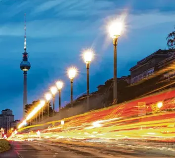  ?? Foto: Paul Zinken, dpa ?? Das autonome Fahren kommt und wird den Alltagsver­kehr revolution­ieren. Der Bundestag hat nun ein wegbereite­ndes Gesetz in der Beratung. Bis Mitte des Jahres soll es verabschie­det sein.