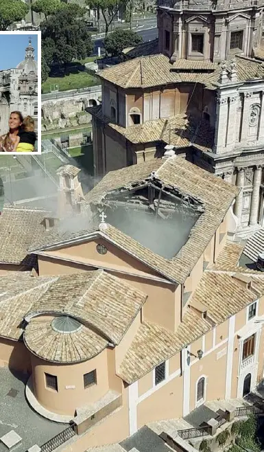  ??  ?? Sopra, i primi istanti dopo il crollo del tetto. Poi da sinistra, un pompiere viene calato dall’alto. I vigili del fuoco al lavoro. Un dettaglio del tetto crollato e un gruppo di turisti scatta un selfie davanti alla chiesa. Nella foto tonda, il parroco di San Giuseppe dei Falegnami, Daniele Libanori (foto Lannutti-LaPresse)