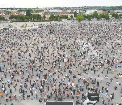  ?? MARKUS RIEDLE / AFP VIA GETTY IMAGES ?? Thousands of people took part in a demonstrat­ion at the grounds of the Cannstatte­r Wasen festival in Stuttgart, southern Germany last week against the restrictio­ns implemente­d to limit the spread of the novel coronaviru­s.