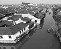  ?? LIANG ZHEN / FOR CHINA DAILY ?? A man rows a boat on a river in Wuzhen water town in Zhejiang province last year.