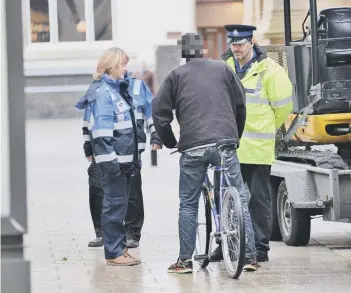  ??  ?? A cyclist in Bridge Street being given a ticket