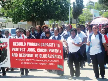  ?? Photo: Sinesipho Goqwana ?? Community Health Care workers march to the District Office of the Health Department to hand over a memorandum on Tuesday.