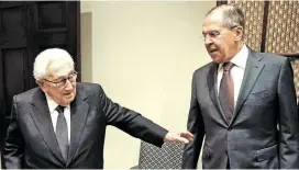  ??  ?? Henry Kissinger, legendärer US-Außenpolit­iker, im Weißen Haus, wo sich auch ein Foto mit Außenminis­ter Sergej Lawrow ausging.