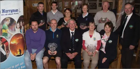  ??  ?? Winners and runners up in the Kerry Man Golf Classic at Castlegreg­ory Golf Club, on Saturday who were presented with their trophies in Thomáis Castlegreg­ory by Paul Brennan (Sport editor Keryman). Front l-r: Paul Brennan, Vernas Tess (1st), Tommy King...