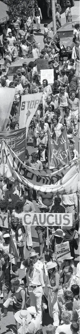  ??  ?? June 27, 1976: An estimated 120,000 people turned out for the Gay Freedom Day Parade.