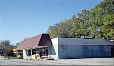  ?? / Kevin Myrick ?? Cedartown City Commission­ers approved of the old Family Dollar being used as a new liquor store, but the state still has to give their OK to the business.