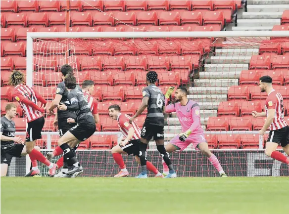  ??  ?? Charlie Wyke heads Sunderland into the lead at the Stadium of Light