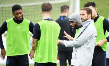  ?? — AFP photo ?? Southgate (right) takes part in an open training session at St George’s Park in Burton-on-Trent, central England, ahead of their internatio­nal friendly match against Spain on Sept 8.