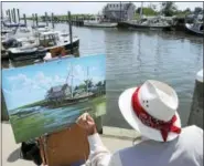  ?? FILE PHOTO/ NEW HAVEN REGISTER ?? A scene as pretty as a picture...This artist paints the Guilford Lobster Pound building at the end of Whitfield Street in Guilford.