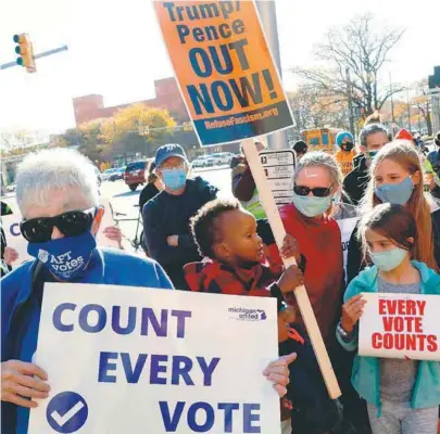 ?? / AFP ?? Manifestan­tes en Michigan piden celeridad en el conteo de votos.