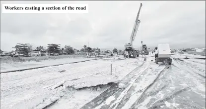  ?? ?? Workers casting a section of the road