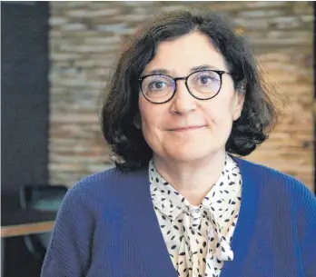  ?? FOTO: JULIA BAUMANN ?? Die Professori­n Dr. Yesim Erim ist Fachärztin für Psychosoma­tische Medizin und Psychother­apie und arbeitet am Postcovid-zentrum in Erlangen. Für die Psychother­apiewochen ist sie nach Lindau gekommen.