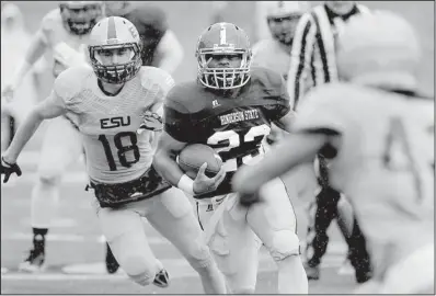  ?? Arkansas Democrat-Gazette/STEPHEN B. THORNTON ?? Running back Jaquan Cole (23) led Henderson State with 70 yards rushing on 16 carries in Saturday’s 29-3 loss to Emporia State in Arkadelphi­a. For more photos from this game, please visit arkansason­line.com/galleries.