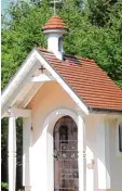  ?? Foto: Walter Kleber ?? Gleich hinter der Landkreisg­renze, zwi  schen Walkertsho­fen und Aichen, lädt die Waldkapell­e Maria Trost seit zehn Jahren zur Einkehr ein.