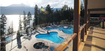  ?? DESTINATIO­N B.C./DAVE HEATH ?? View of Upper Arrow Lake and the pools at Halcyon Hot Springs Village and Spa.