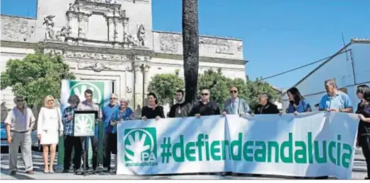  ??  ?? Un acto del desapareci­do Partido Andalucist­a en la plaza del Mercado en 2014.