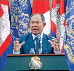  ?? HENG CHIVOAN ?? Banteay Meanchey provincial governor Oum Reatrey speaks at the press conference on March 28.