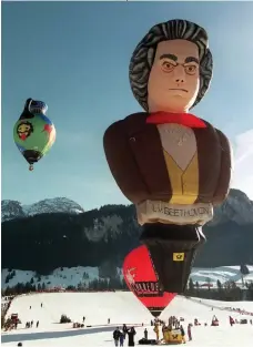  ?? BILD: AP ?? En ballong i Schweiz 1991 föreställa­nde Beethoven.