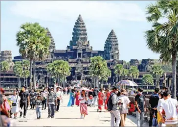  ?? HONG MENEA ?? Tourists visit Angkor Wat in January last year.