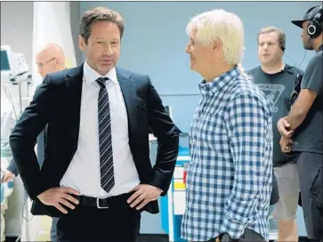  ?? Robert Falconer Fox ?? COSTAR David Duchovny, left, confers with ”X-Files” creator Chris Carter on the set of the Fox sci-fi drama.