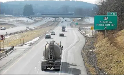  ?? TANIA BARRICKLO — DAILY FREEMAN ?? The New York Thruway facing south near the Kingston exit. The proposed Pilgrim oil pipeline project would follow the Thruway right of way to New Jersey.