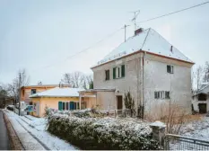  ?? Foto: Julian Leitenstor­fer ?? Diese Gebäude an der Seiboldstr­aße in Riederau sollten abgerissen und durch einen neuen Wohnkomple­x mit Tiefgarage ersetzt werden.