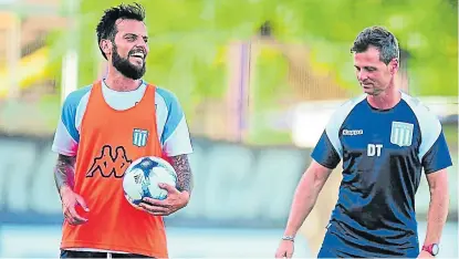  ??  ?? Un “León” en el medio. Ezequiel Videla acordó su salida de Racing de Avellaneda y la próxima semana se sumará a los entrenamie­ntos de la Gloria. Es su vuelta al club.