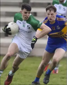  ??  ?? Brian Molloy of St. James’ breaking away from Gusserane’s Mark Rossiter during Saturday’s clash in O’Kennedy Park, New Ross.