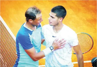  ?? GTRES ?? Nadal felicita a Alcaraz después del partido entre ambos en el último Mutua Madrid Open