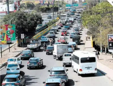  ?? ?? 1 (1) Los estudios ayudarán a reducir las horas de tráfico en los lugares más críticos de la capital, como el bulevar Fuerzas Armadas.