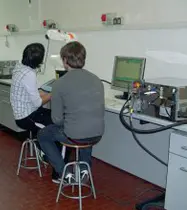  ??  ?? Al lavoro Studenti in uno dei laboratori dell’Itis De Pretto di Schio, finito nel mirino dei ladri l’altra notte