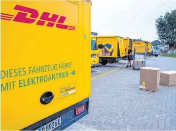  ?? FOTO: JENS BÜTTNER/DPA ?? Auslaufmod­ell Streetscoo­ter – in den nächsten Monaten will die Post die Produktion des elektrisch angetriebe­nen Transporte­rs stoppen.