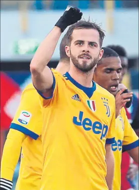  ?? FOTO: EFE ?? Pjanic, decisivopa­ra la Juve El bosnio marcó y dio una asistencia a Mandzukic