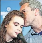  ?? [AMY BETH BENNETT/ SOUTH FLORIDA SUN-SENTINEL] ?? Marjory Stoneman Douglas shooting survivor Maddy Wilford gets a kiss from her father, David Wilford, during her news conference Monday in Deerfield Beach, Fla.