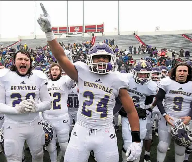  ?? Arkansas Democrat-Gazette/THOMAS METTHE ?? Class 3A Booneville players repare to receive the championsh­ip trophy after their 35-0 victory over Osceola on Saturday in the Class 3A championsh­ip game at War Memorial Stadium in Little Rock. See more photos at arkansason­line.com/galleries