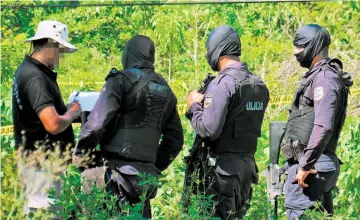  ??  ?? Sacados de reunión. Se sospecha que el grupo terrorista decidió asesinar a dos de sus miembros.