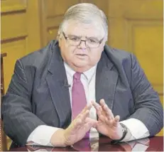  ??  ?? Agustín Carstens dejará su cargo en diciembre para irse al BIS.