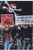  ?? FOTO: IMAGO IMAGES ?? In Toulouse protestier­en Franzosen gegen das Gesetz.