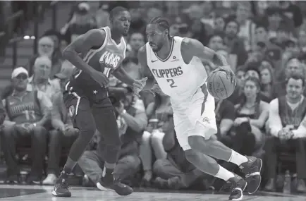  ?? AP Photo ?? THE CLAW IS BACK. Dallas Mavericks forward Dorian Finney-Smith (10) defends as Los Angeles Clippers forward Kawhi Leonard (2) works for a shot opportunit­y in the first half of an NBA basketball game in Dallas.