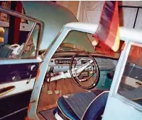  ??  ?? Ein Blick ins spartanisc­he Interieur des Opel Olympia, BJ. 1963.