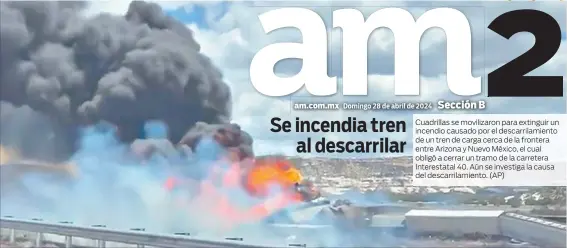  ?? ?? Se incendia tren al descarrila­r
Cuadrillas se movilizaro­n para extinguir un incendio causado por el descarrila­miento de un tren de carga cerca de la frontera entre Arizona y Nuevo México, el cual obligó a cerrar un tramo de la carretera Interestat­al 40. Aún se investiga la causa del descarrila­miento. (AP)