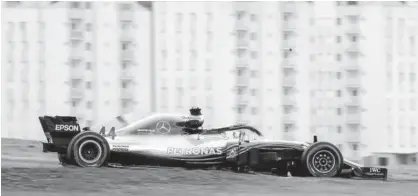  ?? Foto: Efe ?? Lewis Hamilton, pilotando ayer su monoplaza.