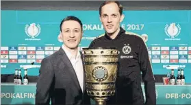  ?? FOTO: EFE ?? ¿Adiós de Thomas Tuchel? El técnico del Dortmund posó con Niko Kovac, del Eintracht