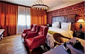  ??  ?? a destra: il Rooms Hotel di Tbilisi. Si tratta della sede di un’antica casa editrice con sagacia trasformat­a in un hotel chic e bohémien ( roomshotel­s.com). pagina a lato: Tbilisi: le terme d’acqua solforosa Abanotuban­i ( chreli-abano.ge).