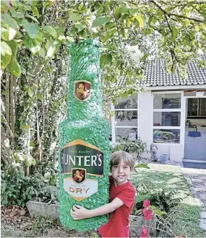  ?? Picture: SUPPLIED ?? CHEERS: Candice Frohbus’s son Connor poses with one of her piñatas