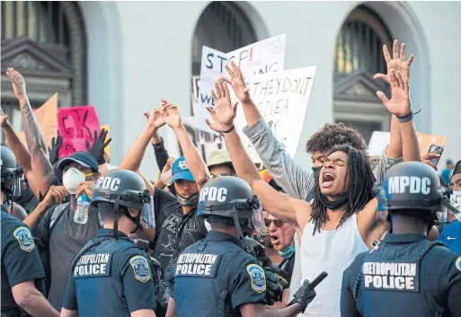  ?? ROBERTO SCHMIDT AFP VIA GETTY IMAGES ?? Demonstrat­ors, many shouting “I can’t breathe,” face a line of police while protesting the death of George Floyd next to the White House on Sunday in Washington.