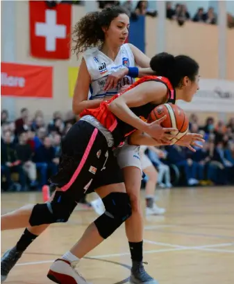  ??  ?? Storico quarto posto per il Bellinzona tra le donne e per la Sam Massagno tra gli uomini. I Tigers di Carey, invece, hanno sconfitto il Boncourt